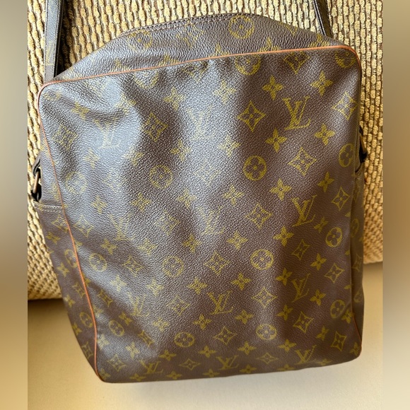 Vintage authentic Louis Vuitton Crossbody Bag. - Picture 10 of 10